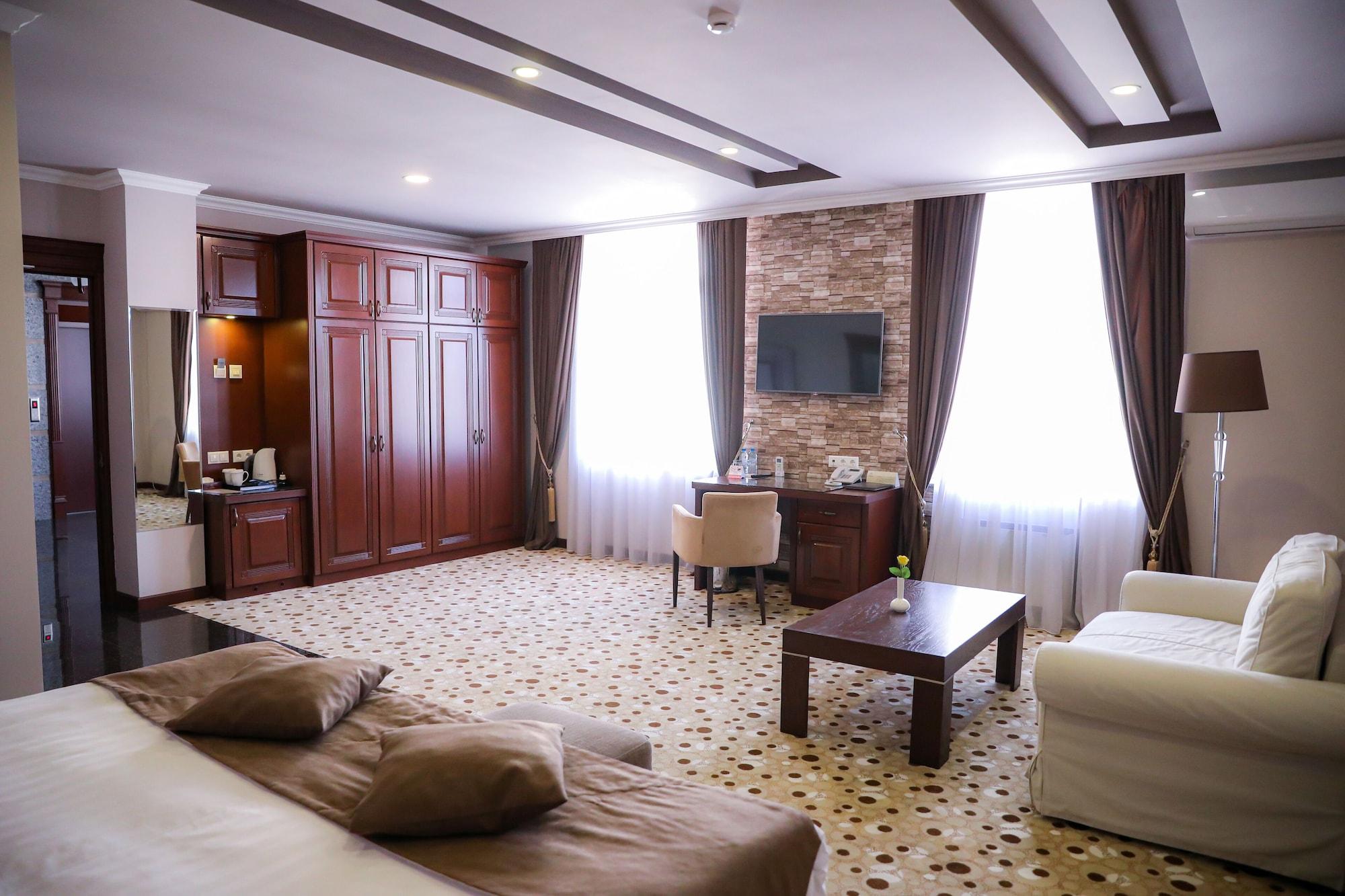 Central Hotel Yerevan Bagian luar foto