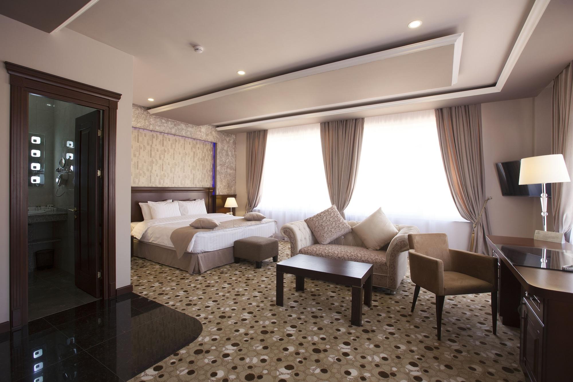 Central Hotel Yerevan Bagian luar foto