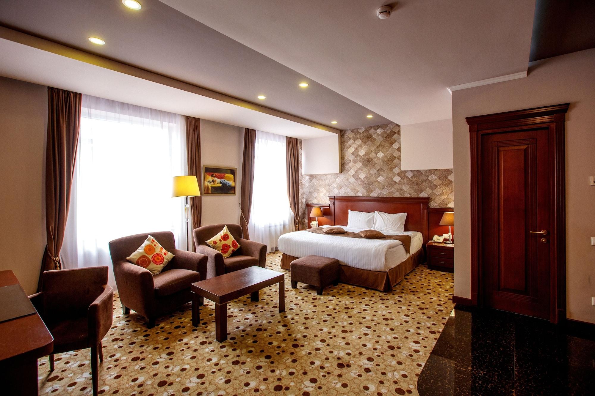 Central Hotel Yerevan Bagian luar foto