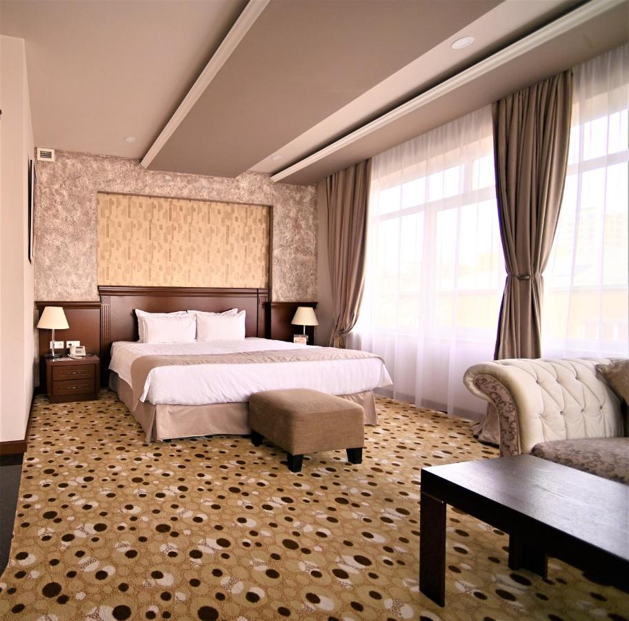 Central Hotel Yerevan Bagian luar foto