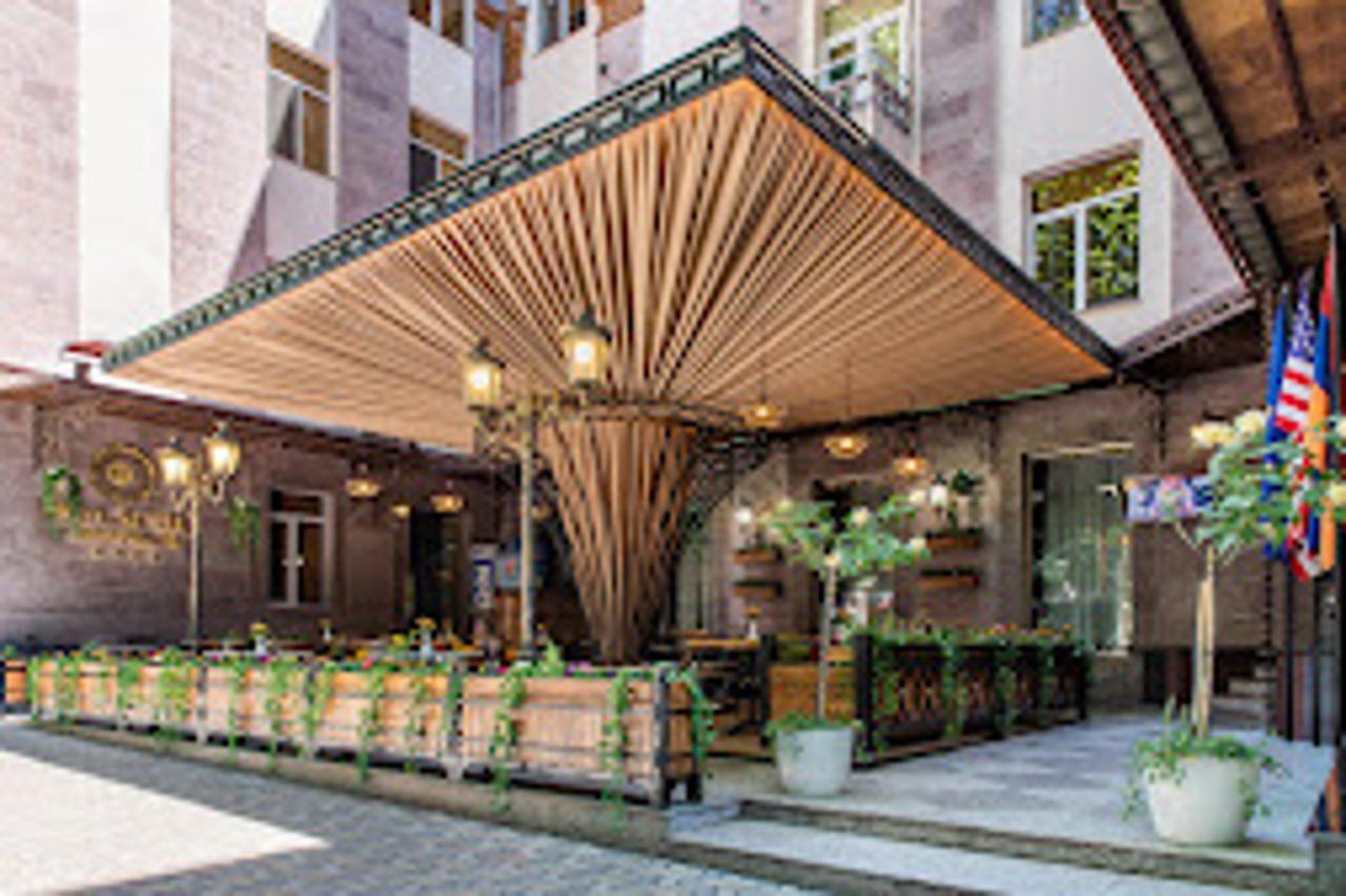 Central Hotel Yerevan Bagian luar foto