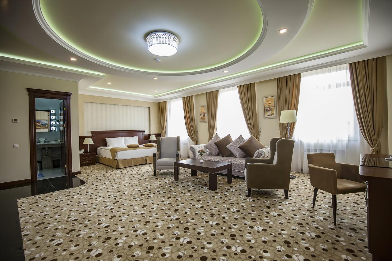 Central Hotel Yerevan Bagian luar foto