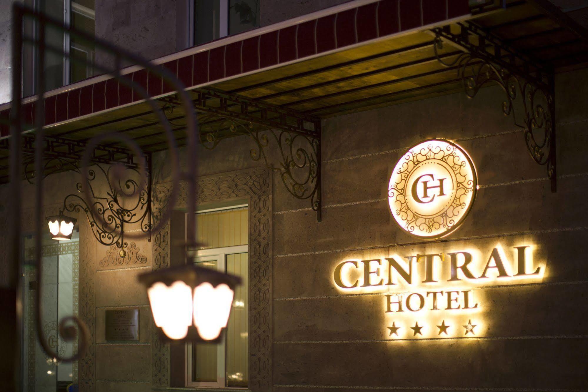 Central Hotel Yerevan Bagian luar foto